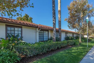 Mission Garden Apartments in Riverside, CA - Foto de edificio - Building Photo