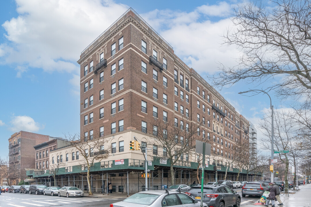 Bishop Mugavero Senior Apartments in Brooklyn, NY - Foto de edificio