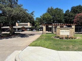 5720 Cedar Creek Dr in Benbrook, TX - Building Photo