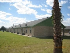 La Mansion Apartments in Edinburg, TX - Foto de edificio - Building Photo