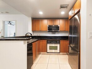 610 Clematis St, Unit 209 in West Palm Beach, FL - Building Photo - Building Photo