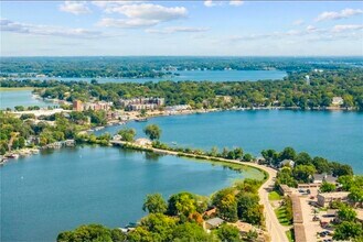 4664 Suffolk Rd, Unit Mound Upper Unit Duplex in Mound, MN - Building Photo - Building Photo