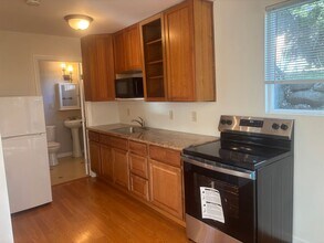 552 Summit Dr in Emerald Hills, CA - Building Photo - Building Photo