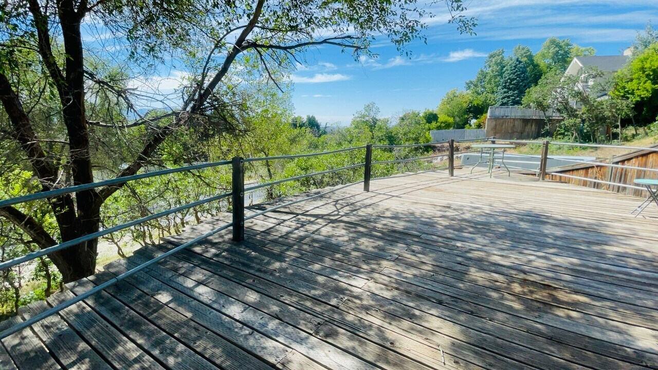 8865 Everleigh Cir in Cottonwood Heights, UT - Foto de edificio