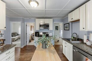 8 Peck Ave, Unit Peck unit 2 in Plymouth, MA - Building Photo