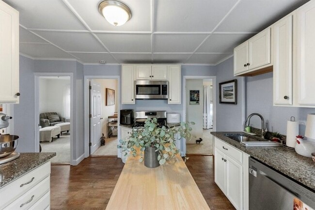 8 Peck Ave, Unit Peck unit 2, Unit Peck unit 2