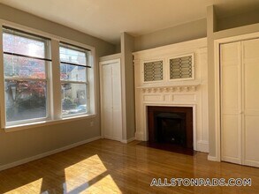 8 Farrington Ave in Boston, MA - Foto de edificio - Building Photo