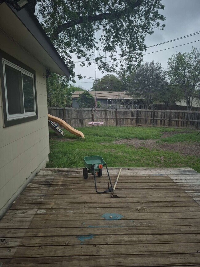 5038 John Young Dr in San Antonio, TX - Building Photo - Building Photo