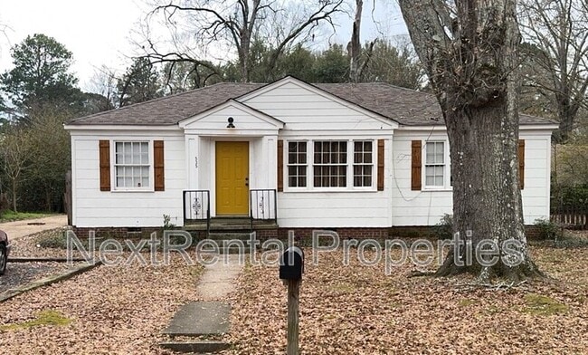 property at 535 Robinhood Rd