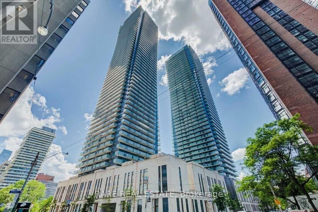 1080-1080 Bay St. in Toronto, ON - Building Photo