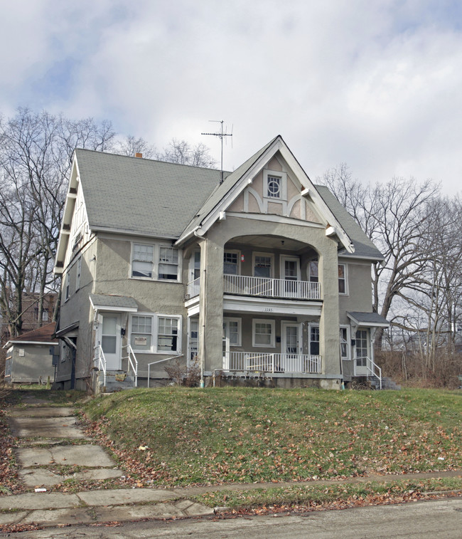 1145 Linda Vista Ave in Dayton, OH - Foto de edificio - Building Photo