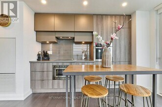 39-4039 Roehampton Ave in Toronto, ON - Building Photo - Building Photo