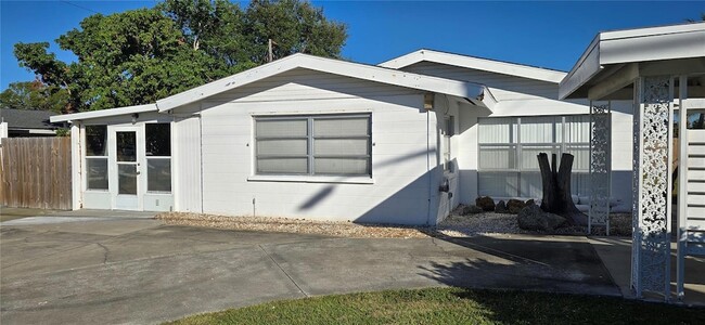 2801 Webber St, Unit D03 in Sarasota, FL - Building Photo - Building Photo