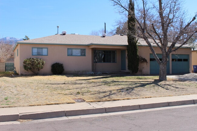 3508 Piermont Dr NE in Albuquerque, NM - Building Photo - Building Photo