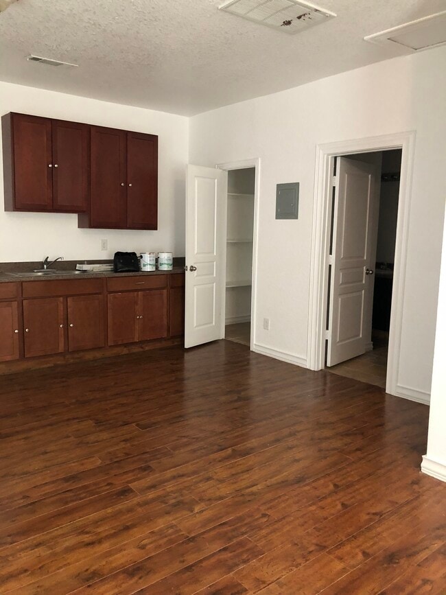 1808 San Angelo Blvd in San Antonio, TX - Building Photo - Building Photo