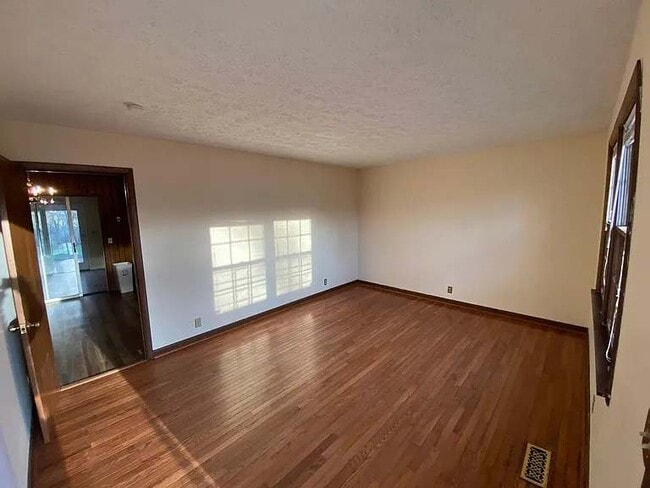 2408 Vaulx Ln in Nashville, TN - Foto de edificio - Building Photo