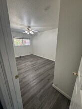 557 W Donna Dr in Merced, CA - Building Photo - Building Photo