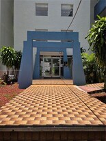 5050 NW 7th St in Miami, FL - Building Photo