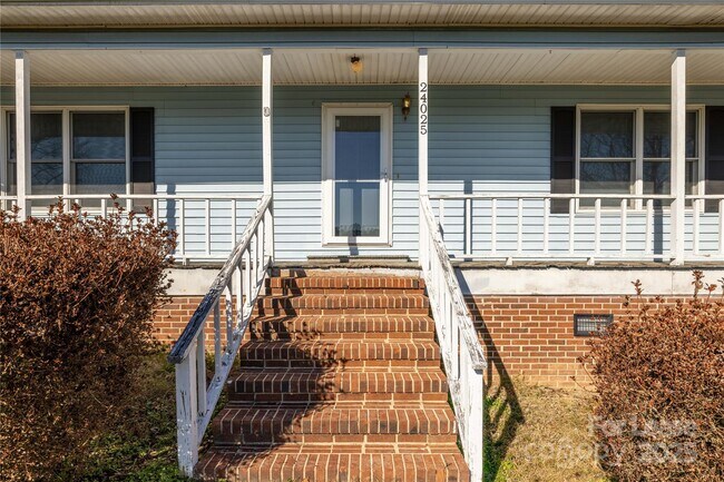 24025 NC-24 in Oakboro, NC - Foto de edificio - Building Photo