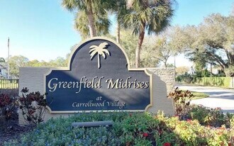 13618 Greenfield Dr, Unit 401 in Tampa, FL - Building Photo