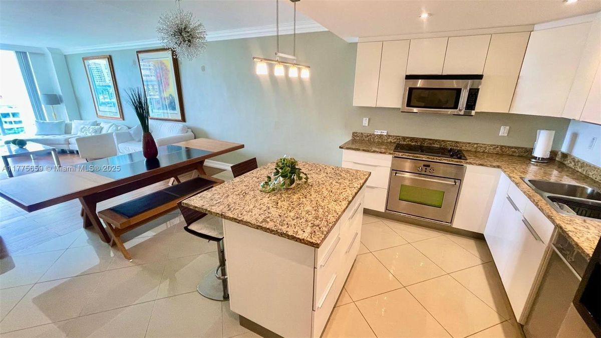 19390 Collins Ave in Sunny Isles Beach, FL - Building Photo