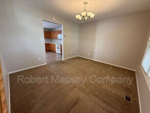 6716 Bluffview Cir in Louisville, KY - Foto de edificio - Building Photo