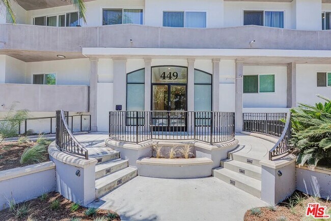 449 Le Doux Rd in Los Angeles, CA - Building Photo - Building Photo