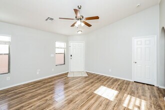 6468 Duck Hill Springs Dr in Las Vegas, NV - Building Photo - Building Photo