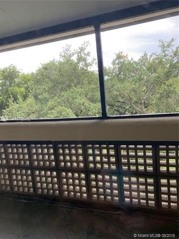 3301 Spanish Moss Terrace-Unit -416 in Lauderhill, FL - Foto de edificio - Building Photo