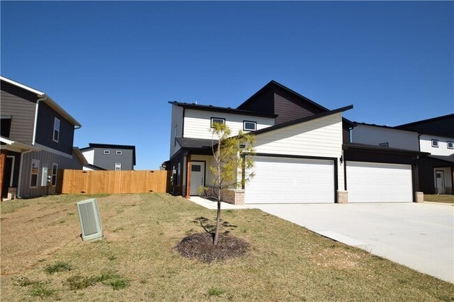 1604 SW Poigai Wy in Bentonville, AR - Building Photo - Building Photo