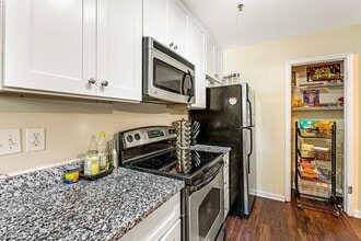 105 N River Dr in Sandy Springs, GA - Building Photo - Building Photo