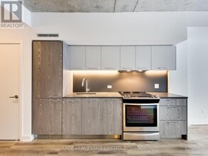 15 Baseball Pl in Toronto, ON - Building Photo - Building Photo