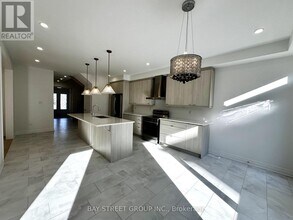 8 Sweet Pear St in Markham, ON - Building Photo - Building Photo