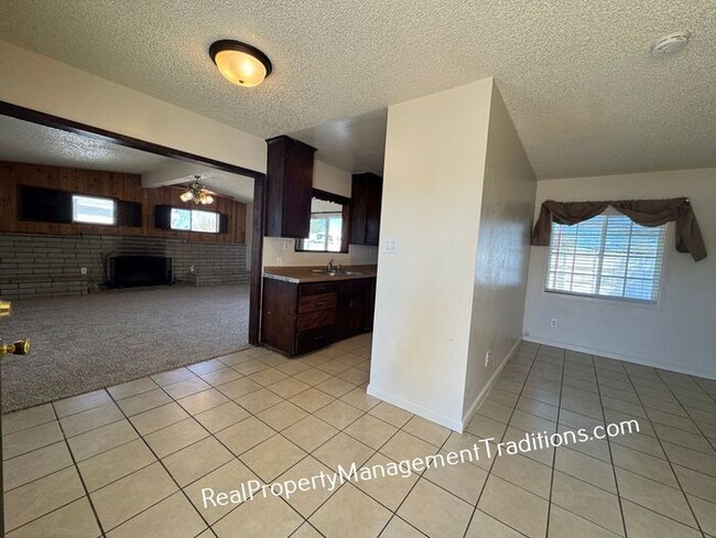 36820 98th St E in Littlerock, CA - Building Photo - Building Photo