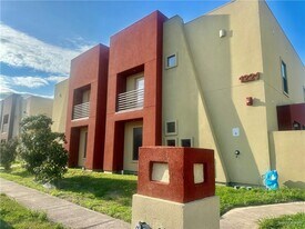 15 W Daffodil Ave in McAllen, TX - Building Photo