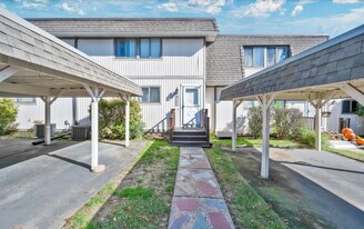 21 Pebblestone Cir in Suffield, CT - Building Photo