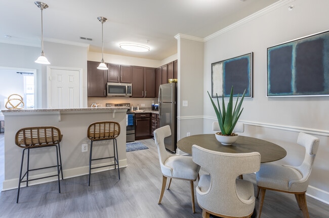 Williamsburg Place in Jacksonville, NC - Building Photo - Interior Photo