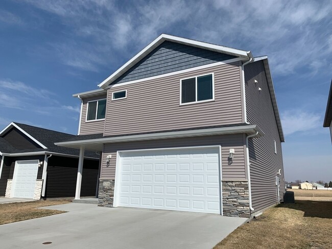 3216 36th Ave S in Moorhead, MN - Building Photo - Building Photo
