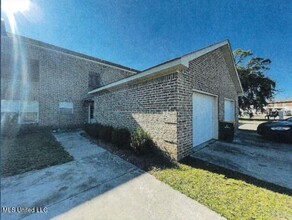 2661 Rue Palafox in Biloxi, MS - Foto de edificio - Building Photo