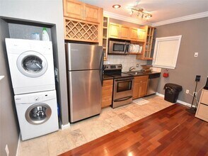 201 6th St S, Unit 203 in St. Petersburg, FL - Building Photo - Building Photo