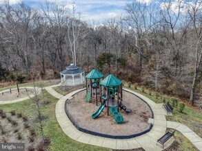 1010 Ribbon Limestone Terrace SE in Leesburg, VA - Building Photo - Building Photo
