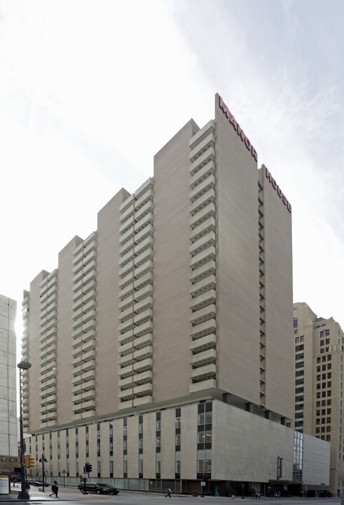 Manor House in Dallas, TX - Building Photo