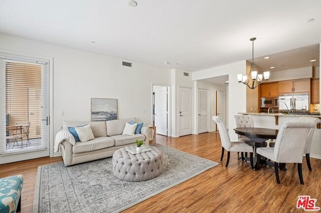 property at 4050 Glencoe Ave