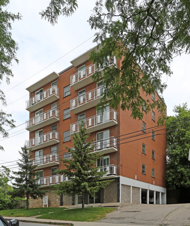 Carling Apartments in Hamilton, ON - Building Photo - Building Photo