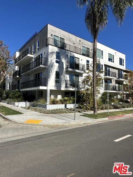 property at 4806 Sylmar Ave