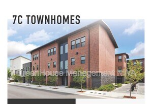 627 SW C St in Bentonville, AR - Building Photo