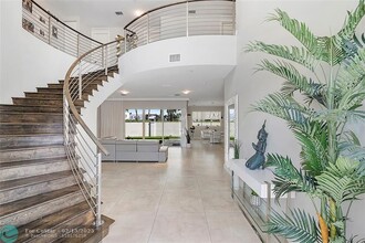 7477 NW 99th Ave in Doral, FL - Building Photo - Building Photo