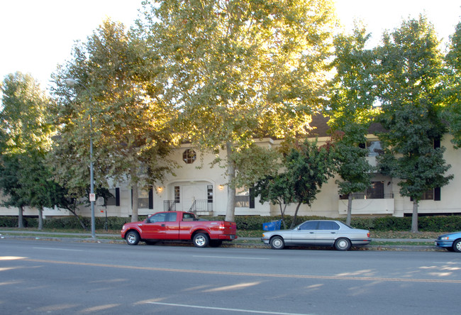 Parc Regency in Winnetka, CA - Building Photo - Building Photo