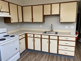 1735 Ohio Ave in White Oak, PA - Building Photo