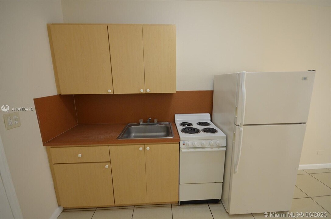 700 NE 85th St-Unit -12 in Miami, FL - Building Photo